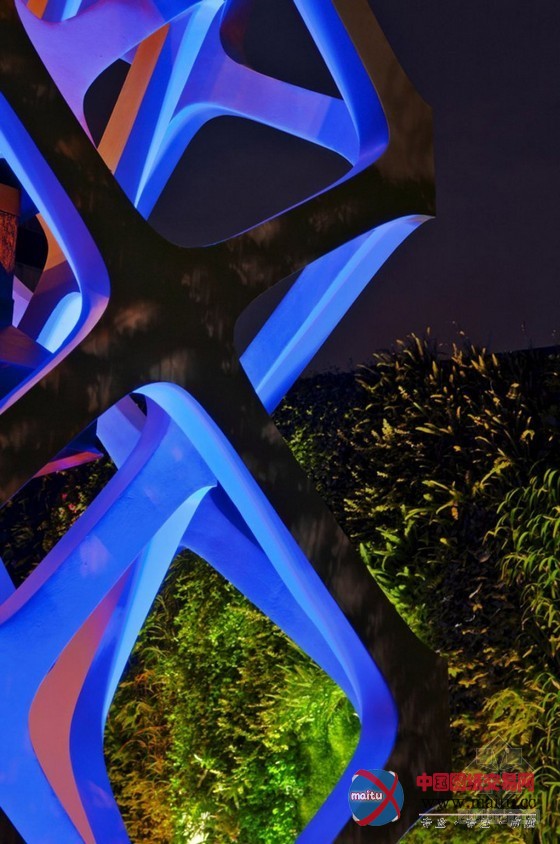 墨西哥Tori-Tori餐厅设计 创造出了动感效果