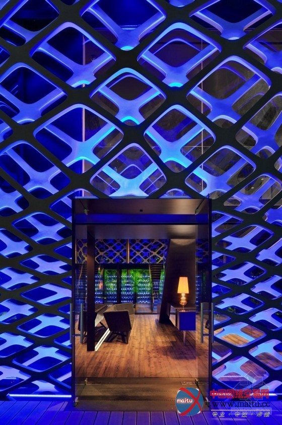 墨西哥Tori-Tori餐厅设计 创造出了动感效果