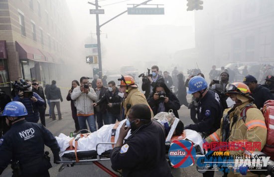 纽约两大楼爆炸 现场堪比“911”