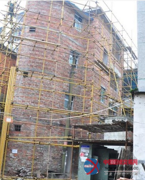 广西地陷歪楼倾斜偏差达55厘米 现已开拆