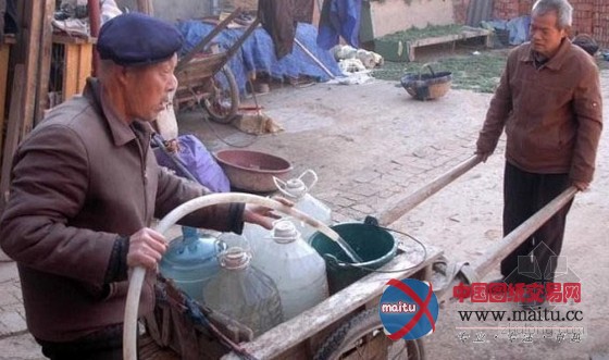 三原县一农村饮用水污染严重 千余群众拉水吃