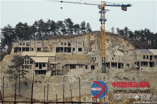 湖北开发商在景区“炸山毁林”建独栋别墅