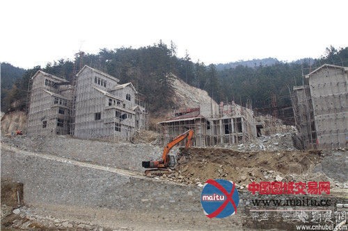 湖北开发商在景区“炸山毁林”建独栋别墅