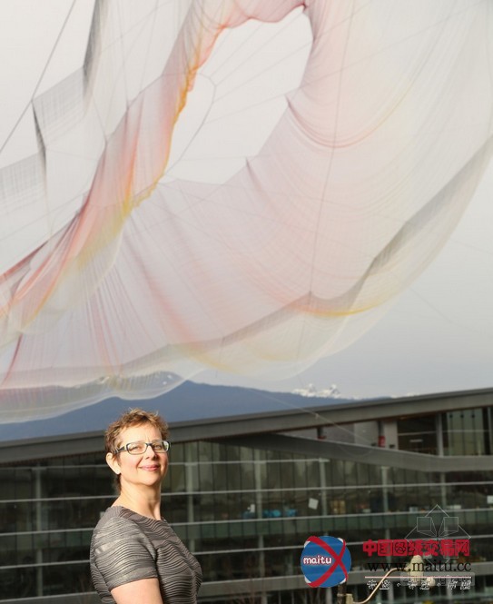 Janet Echelman的最大空中雕塑在温哥华亮相