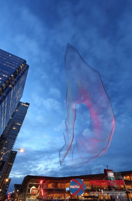 Janet Echelman的最大空中雕塑在温哥华亮相