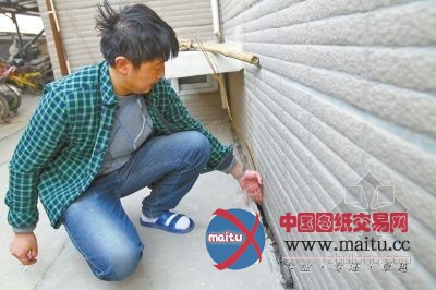 院外施工挖深坑 院内楼房现裂缝