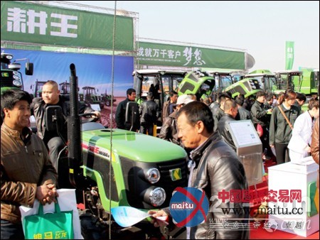 东北地区春耕备耕忙 “耕王”拖拉机现热卖