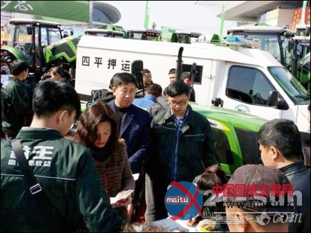 东北地区春耕备耕忙 “耕王”拖拉机现热卖