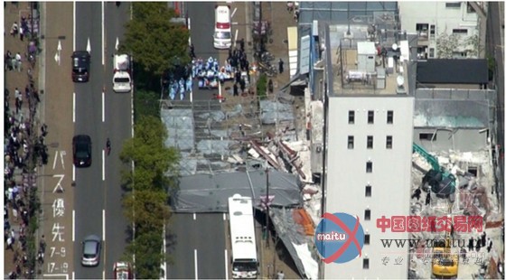 日本神户一高楼施工现场脚手架坍塌致2伤