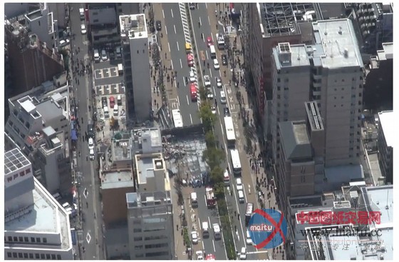 日本神户一高楼施工现场脚手架坍塌致2伤