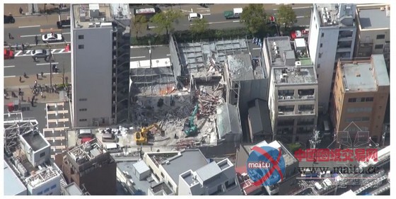 日本神户一高楼施工现场脚手架坍塌致2伤