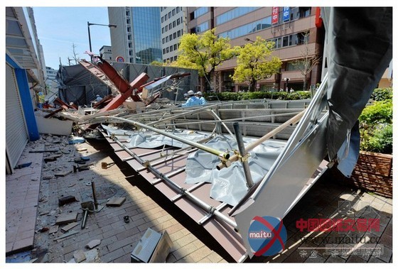 日本神户一高楼施工现场脚手架坍塌致2伤
