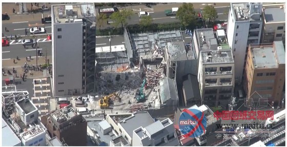 日本神户一高楼施工现场脚手架坍塌致2伤