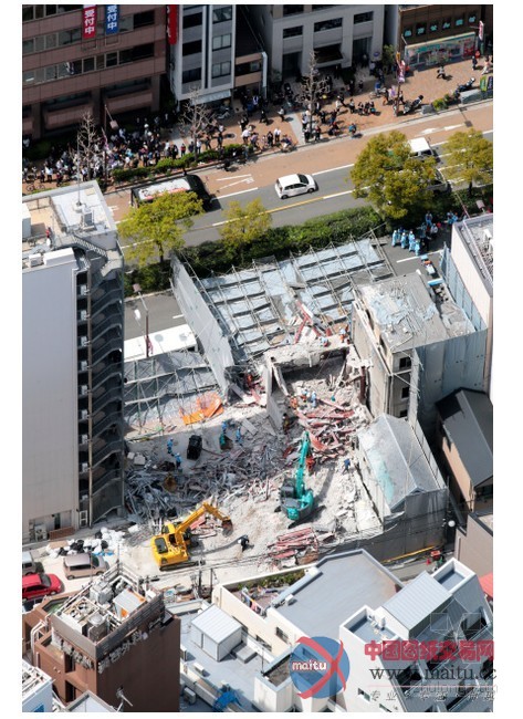 日本神户一高楼施工现场脚手架坍塌致2伤