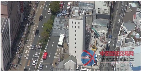 日本神户一高楼施工现场脚手架坍塌致2伤