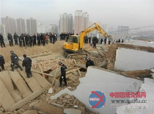 西宁市城西区五千平方米违法建筑被拆除