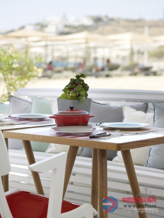 海滩边奢华精致的希腊米科诺斯阿缪斯酒店设计