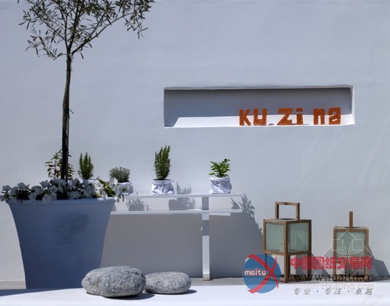 海滩边奢华精致的希腊米科诺斯阿缪斯酒店设计