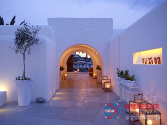 海滩边奢华精致的希腊米科诺斯阿缪斯酒店设计