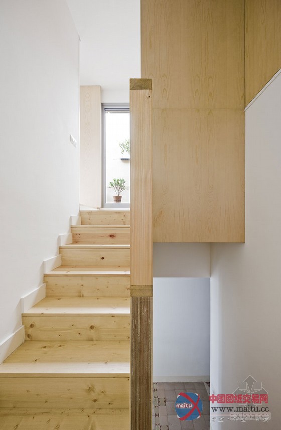 西班牙巴塞罗那翻新公寓设计 现代舒适