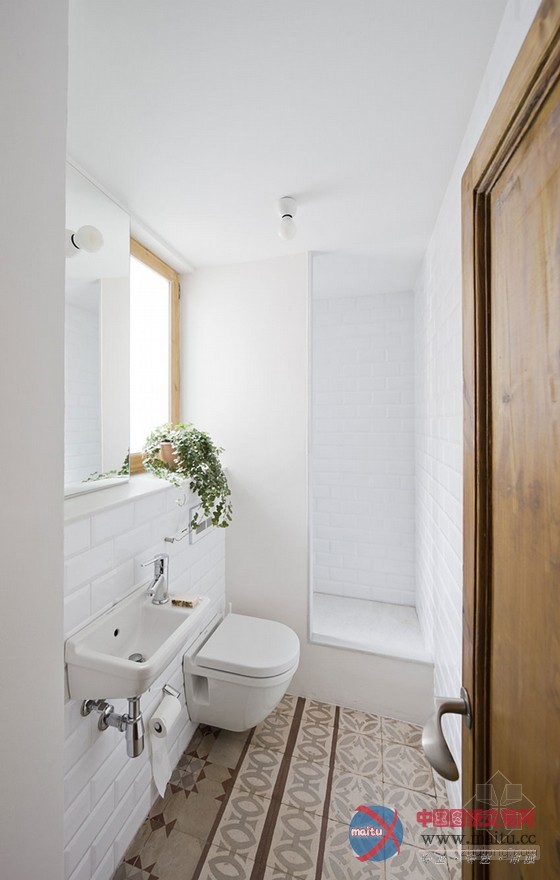 西班牙巴塞罗那翻新公寓设计 现代舒适