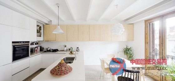 西班牙巴塞罗那翻新公寓设计 现代舒适