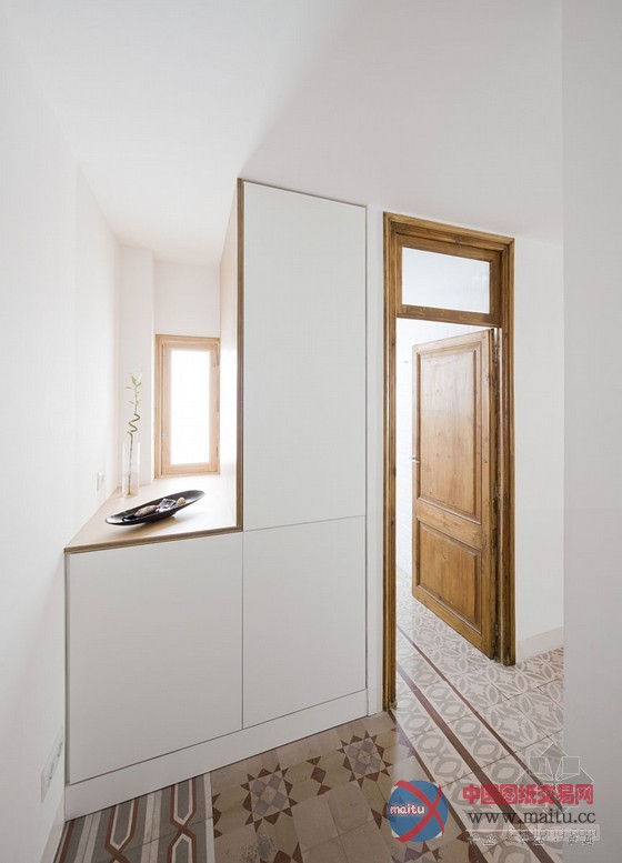 西班牙巴塞罗那翻新公寓设计 现代舒适