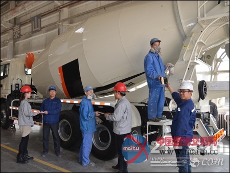 慰问暖人心 雷萨一线员工旺季生产鼓干劲