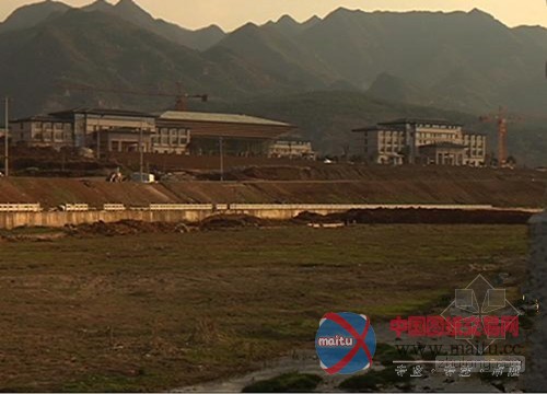 湖北房县“贫”“富”悬殊 亿元建豪华办公楼