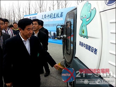 介入青岛世园会扶植的中通集体环卫车辆 介入青岛世园会扶植的中通集体环卫车辆