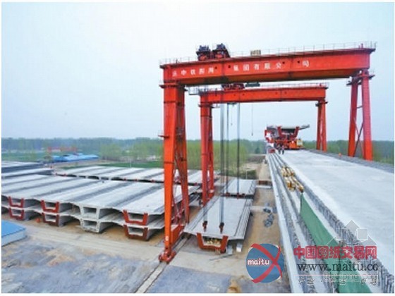 郑徐高铁“10层楼高巨无霸”架千吨梁