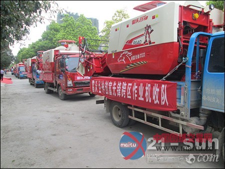 福田雷沃重工:国内首支水稻跨区机收队成立