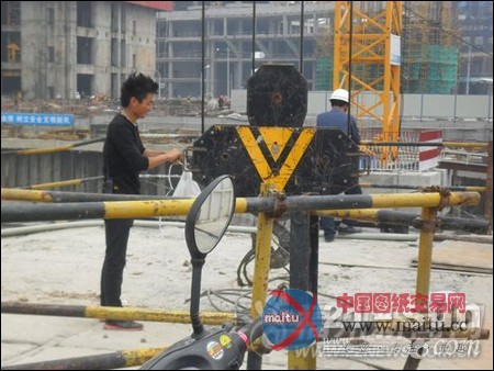 塔吊司机吊酸辣粉 福州师傅也用它“送餐”