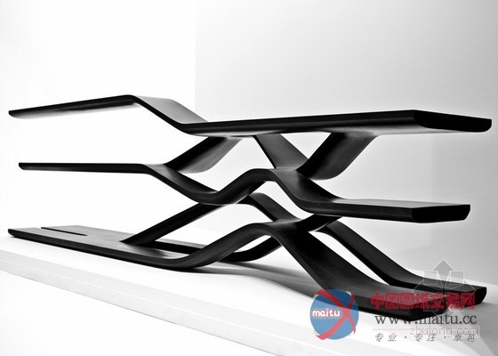 扎哈•哈迪德设计的CITCO流线型书架