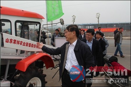 常林农装参加临沂市花生机械化播种现场会