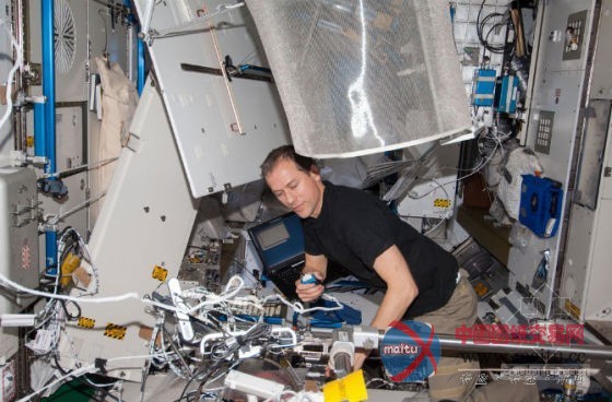 新技术:尿液转变饮用水剩余废弃物发电