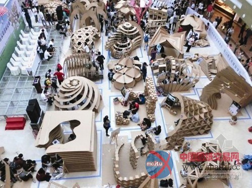 厦门7所高校拼创意 用纸板搭出各式新奇建筑