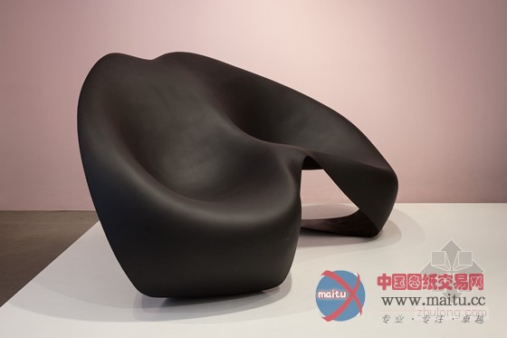 扎哈•哈迪德设计独家“蝠鲼式”座椅