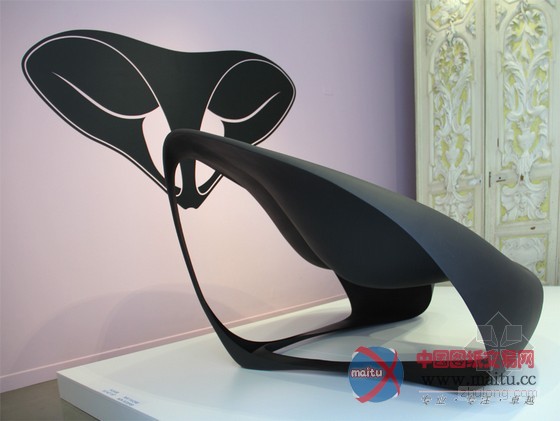 扎哈•哈迪德设计独家“蝠鲼式”座椅