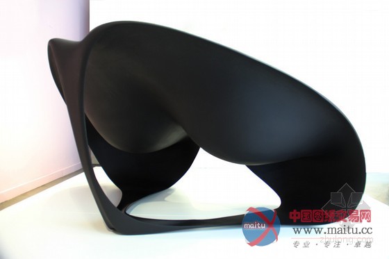 扎哈•哈迪德设计独家“蝠鲼式”座椅