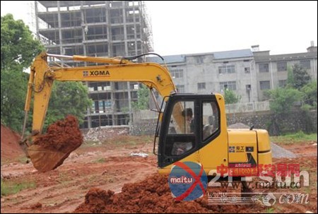 谭义新解读致富好帮手:三台厦工挖掘机