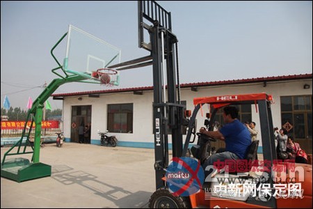 高阳举行叉车技能劳动大赛 11支代表队角逐