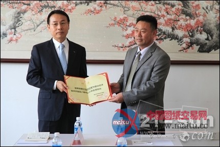 读书日献爱心 斗山向八角希望小学捐赠图书