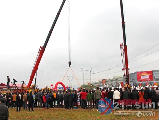 三一随车吊协助制作2500斤“世界第一锅”