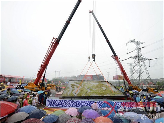 三一随车吊协助制作2500斤“世界第一锅”