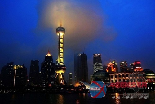 东方明珠LED节能改造完成 上演音乐灯光秀