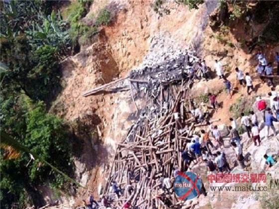 广东高州石拱桥坍塌事故续:4人被控制