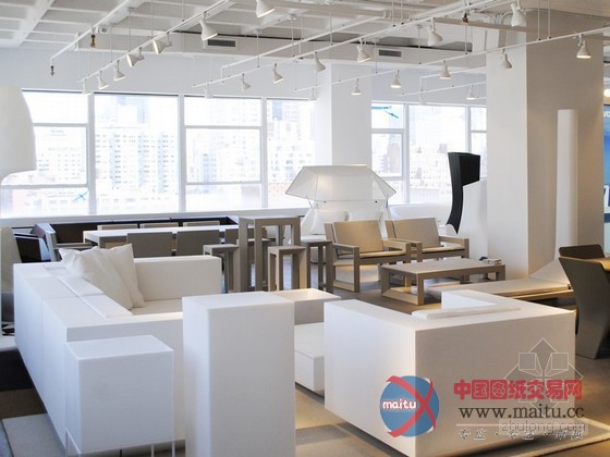 纽约Vondom旗舰商店 室内明快充满活力