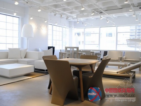 纽约Vondom旗舰商店 室内明快充满活力