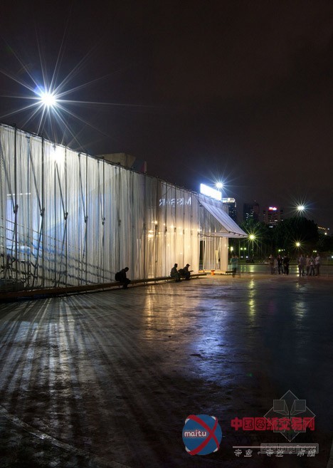 Csutoras & Liando设计印尼临时露天剧场